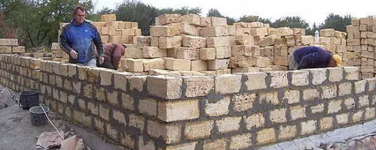 Ракушник и бутовый камень в строительстве стен